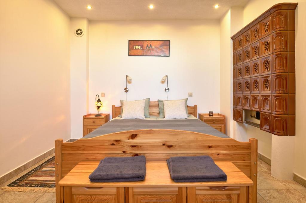 A bed or beds in a room at Öreghegyi Panoráma Villa, Balatonederics