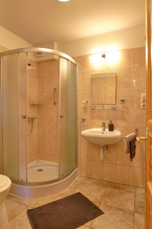 A bathroom at Öreghegyi Panoráma Villa, Balatonederics