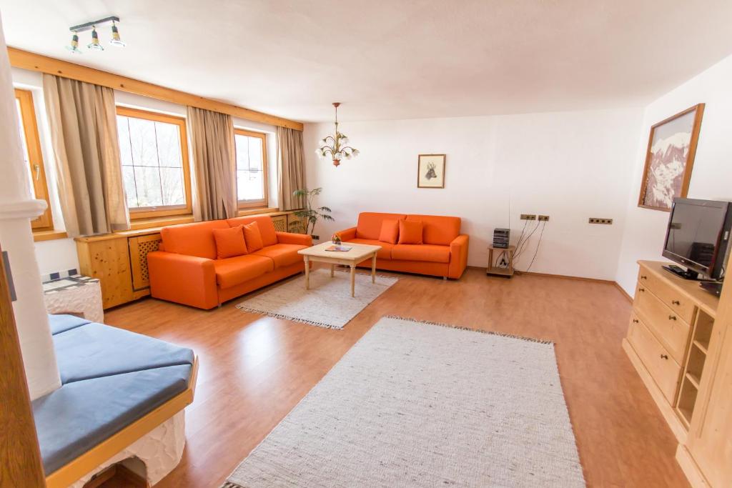 TV a/nebo společenská místnost v ubytování Schi- und Wanderhotel Berghof
