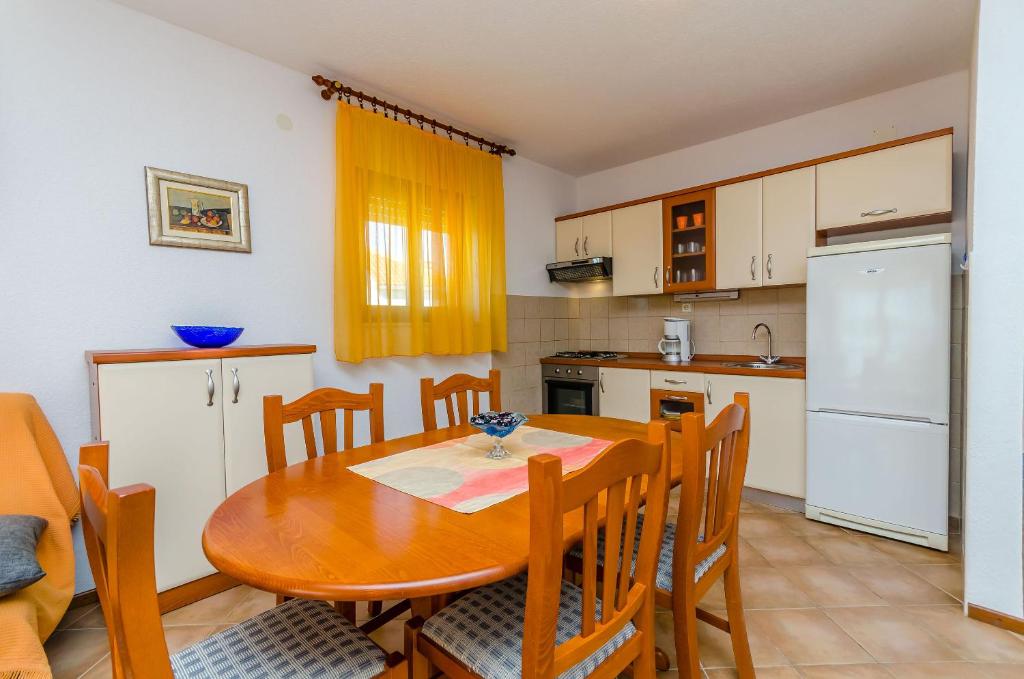 Kuchyňa alebo kuchynka v ubytovaní Apartments Jurko