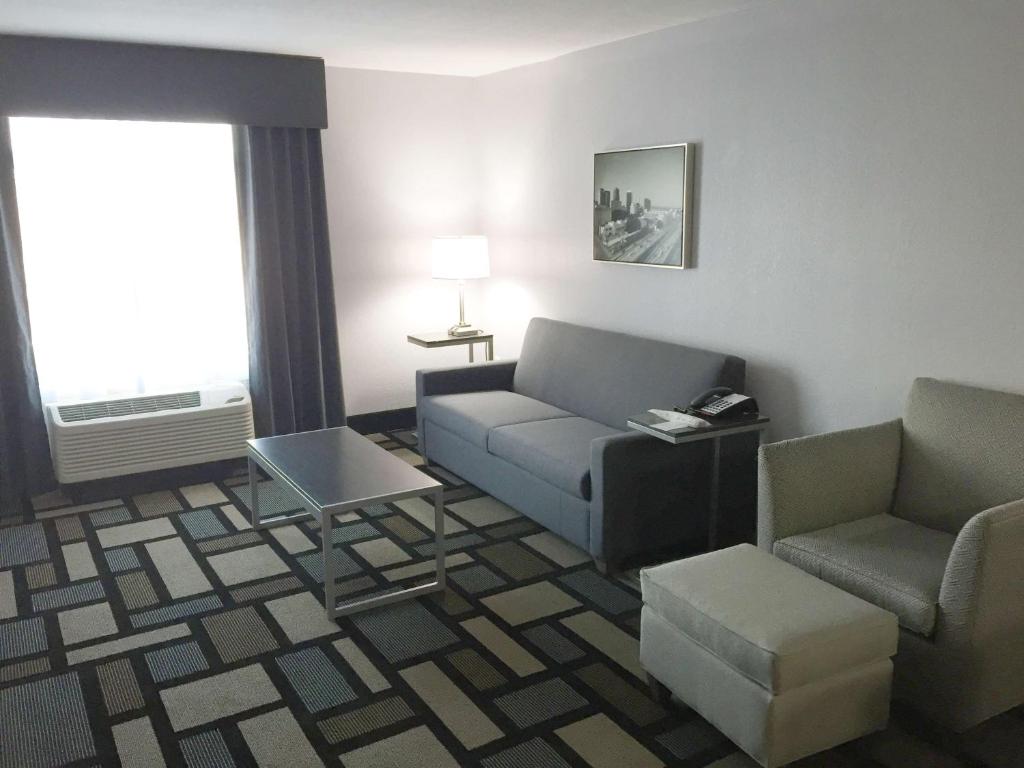 Posezení v ubytování Best Western Plus Birmingham Inn & Suites
