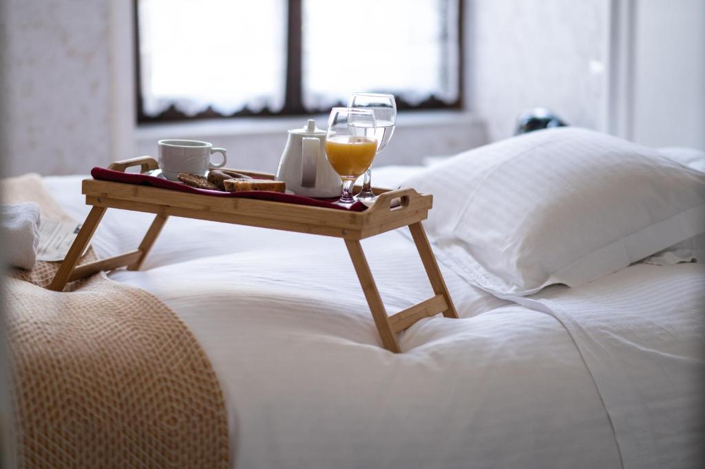 Łóżko lub łóżka w pokoju w obiekcie Boutique Hotel Anagennisis