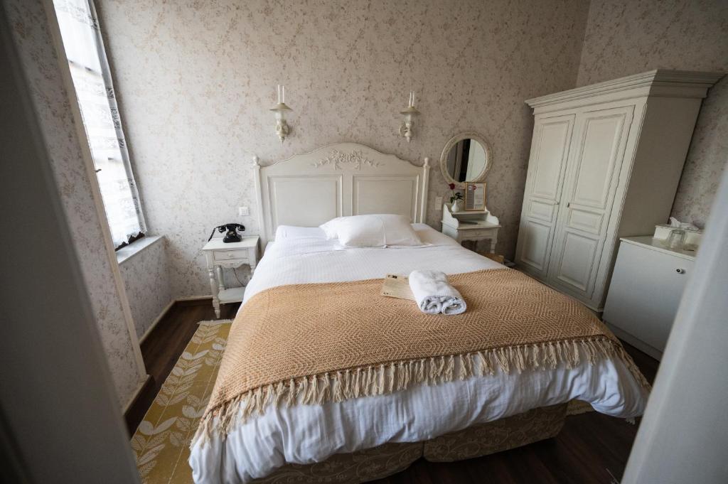 Łóżko lub łóżka w pokoju w obiekcie Boutique Hotel Anagennisis