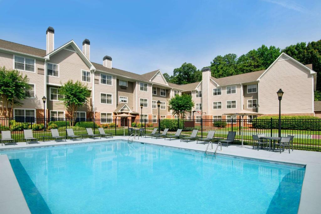 Бассейн в Sonesta ES Suites Atlanta Alpharetta North Point Mall или поблизости