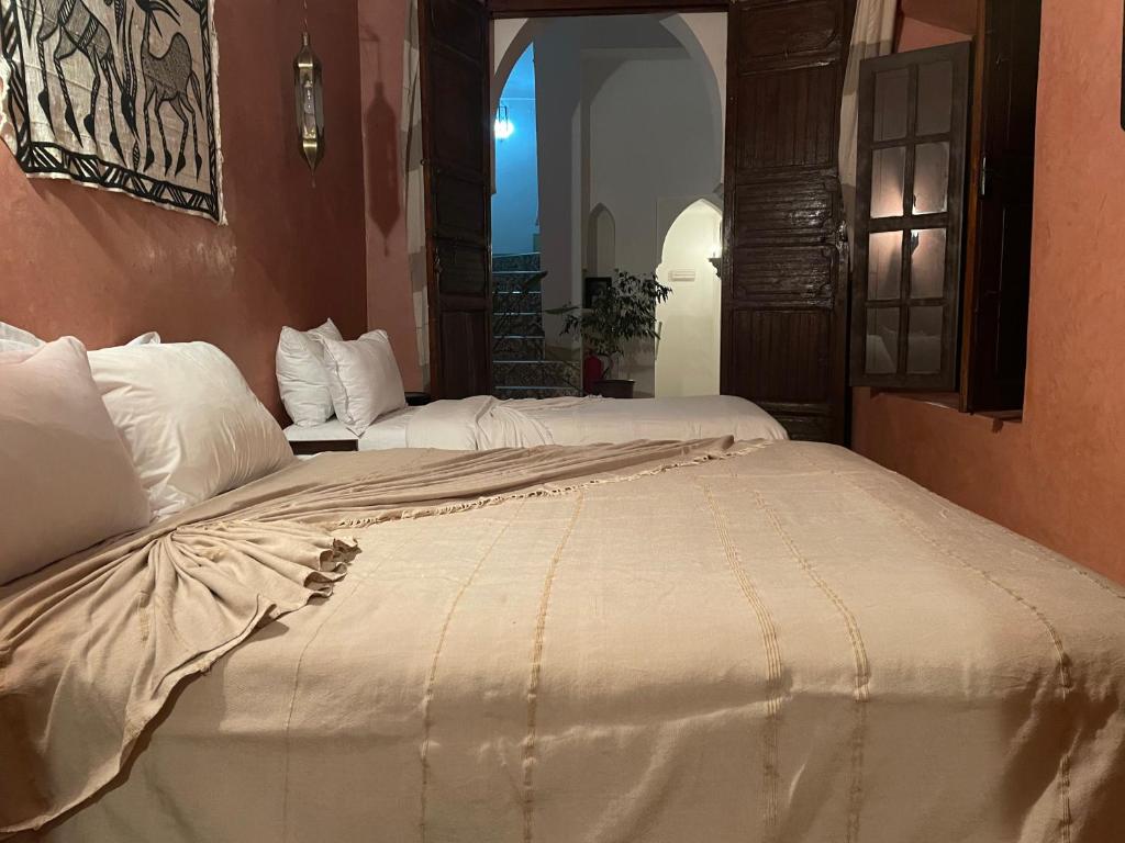 Postel nebo postele na pokoji v ubytování Riad Safia