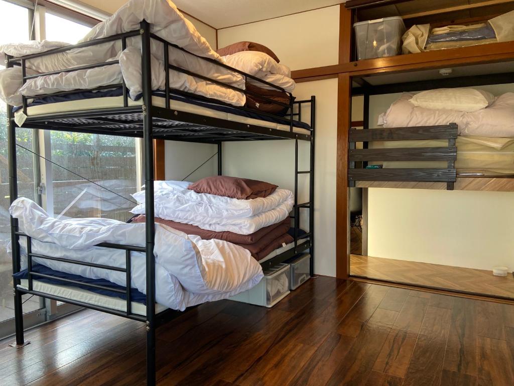 Postel nebo postele na pokoji v ubytování Takeigama Beach House