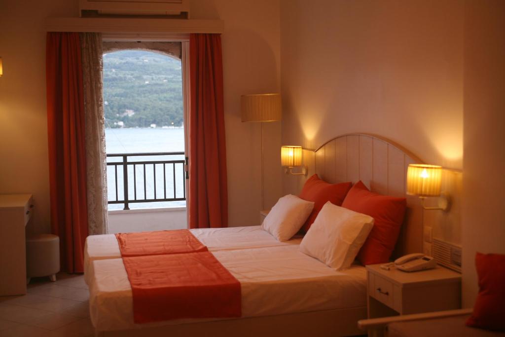 Mirini Hotel - Habitación Triple - Frente Al Mar 2do Piso