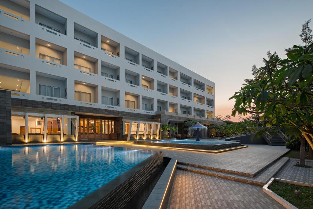Bazén v ubytování Pollos Hotel & Gallery nebo v jeho okolí