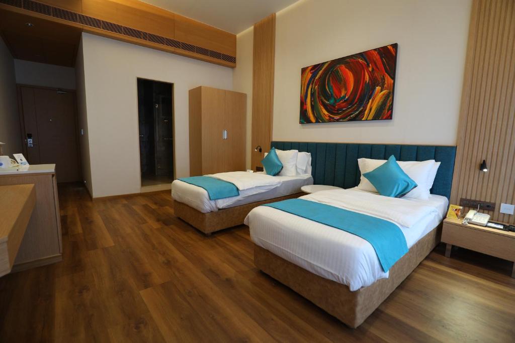 Postel nebo postele na pokoji v ubytování Hotel Blueivy Anand