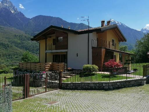 Foto dalla galleria di Azienda Agricola Agriturismo I Sei Petali a Capo di Ponte