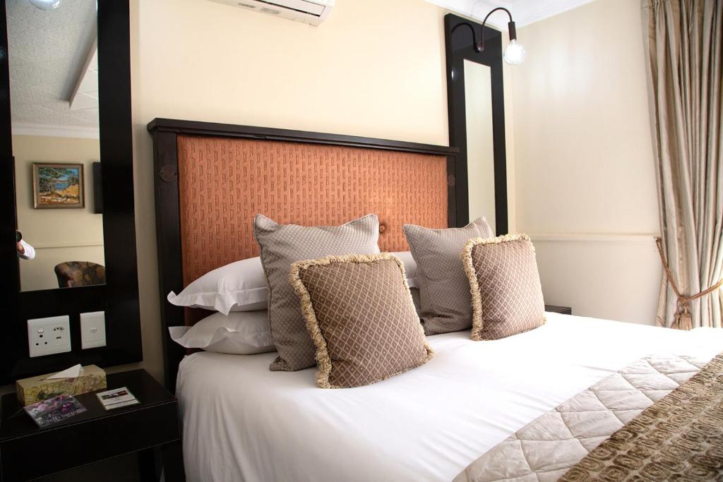 Constantia Manor Guest House - Habitación De Reina Básica