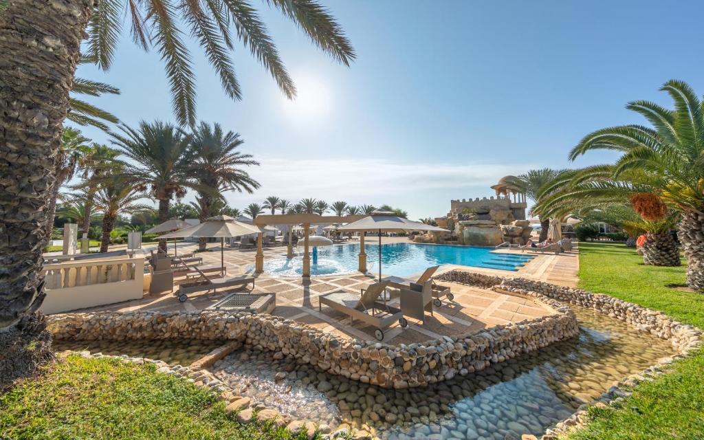 Bazén v ubytování Steigenberger Marhaba Thalasso Hammamet nebo v jeho okolí