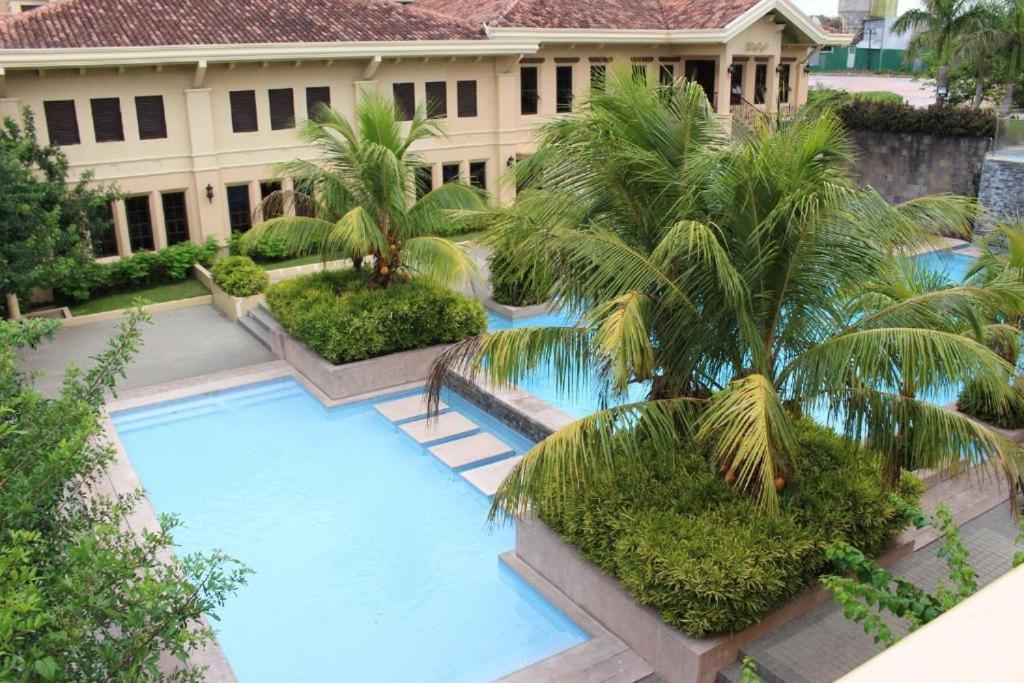 Bazén v ubytování Splendido Tagagtay Taal Lake Staycation Free Parking Netflix No Free Pool nebo v jeho okolí