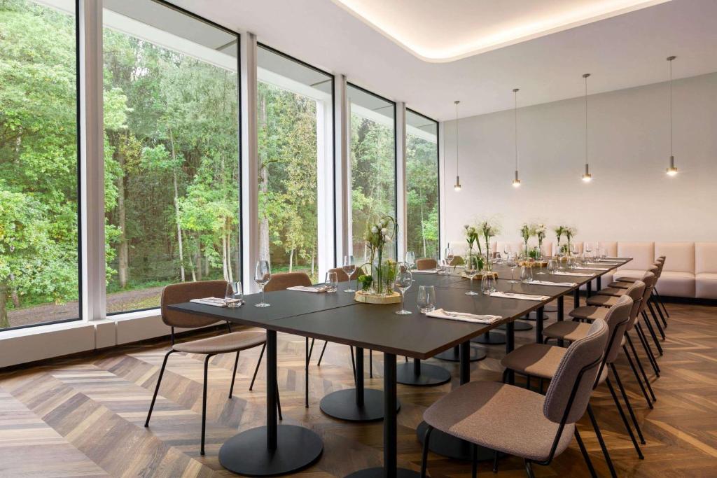 Posezení v ubytování Hotel Dolce La Hulpe Brussels