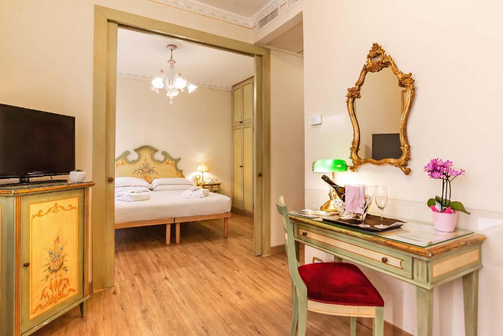 Hotel La Fenice et Des Artistes - Resim 33