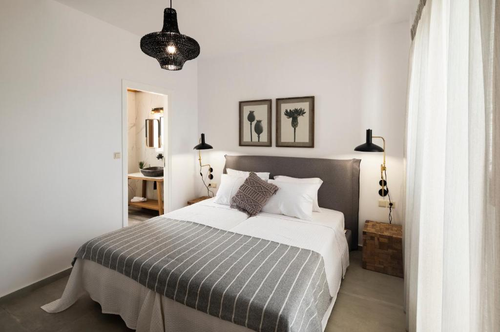 Postel nebo postele na pokoji v ubytování Zen Suites