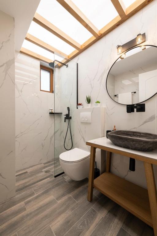 Koupelna v ubytování Zen Suites