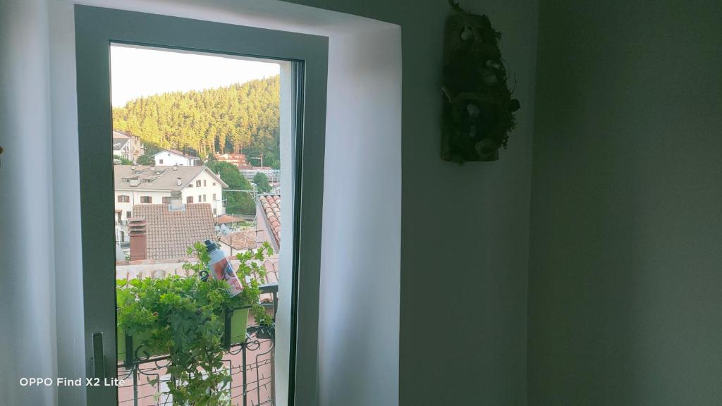 a window in a room with a view of a city at Mírame Casa Vacanza in Ovindoli