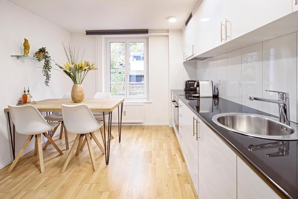 Kuchyň nebo kuchyňský kout v ubytování EH Apartments Venus