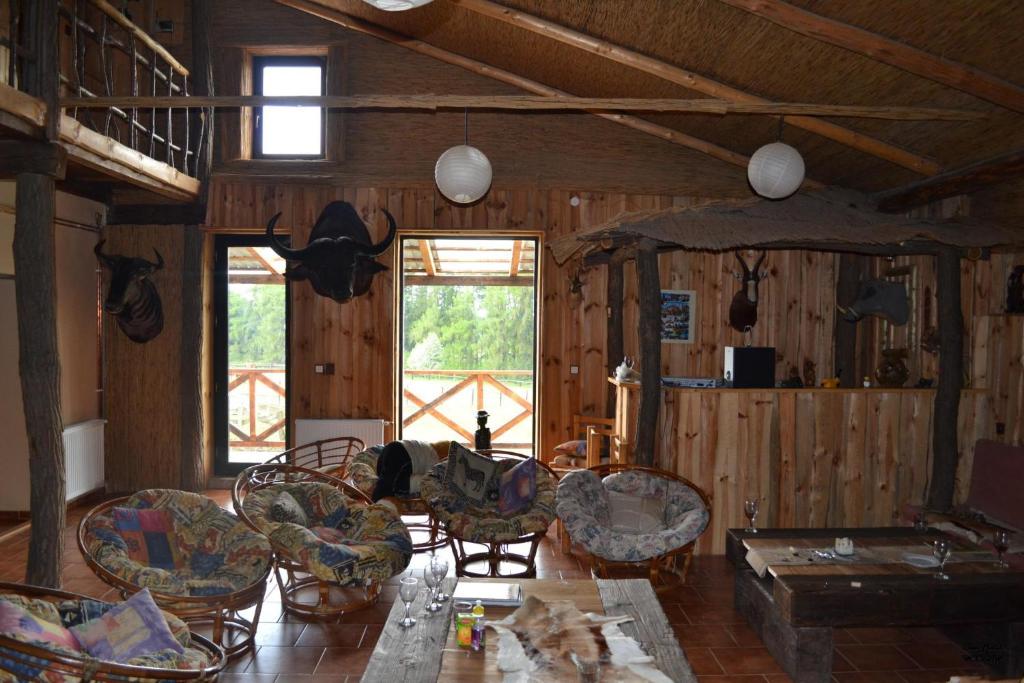 Posezení v ubytování Q Ranch