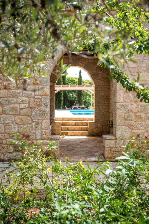 Magnificent, Authentic Private Villa and the Guest house - Villa Con Piscina Privada