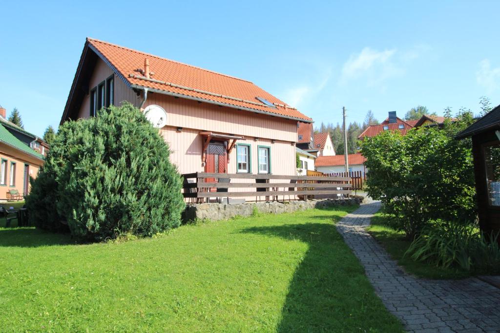 a house with a grass yard in front of it at Haus Bodesprung in Schierke