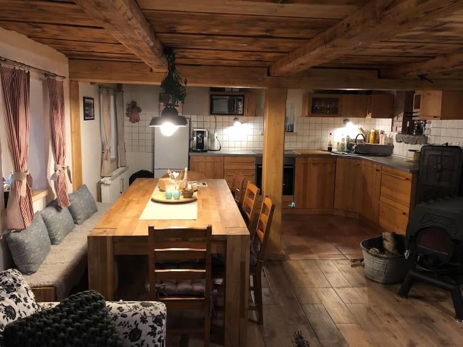 Kuchyň nebo kuchyňský kout v ubytování Hájenka Sněžník