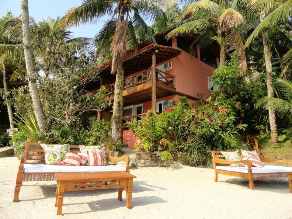 Um jardim em Pousada e Mergulho Jamanta