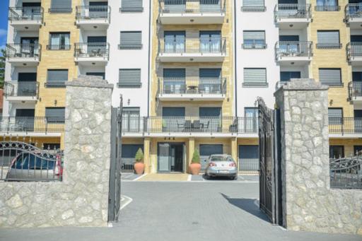 Budova, kde se aparthotel nachází