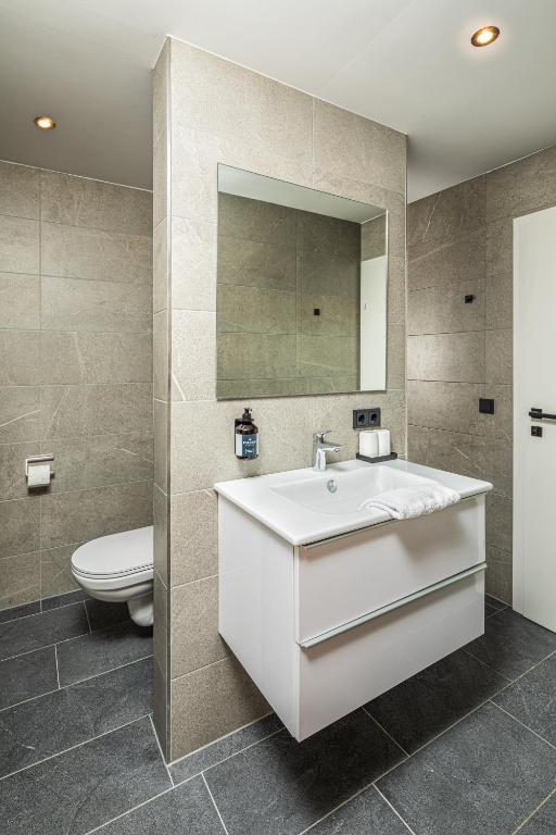 حمام في Falcon Suites Kaprun - Summercard included