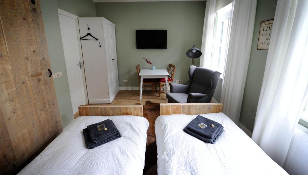 Oekepoek Down Town - Twin Room