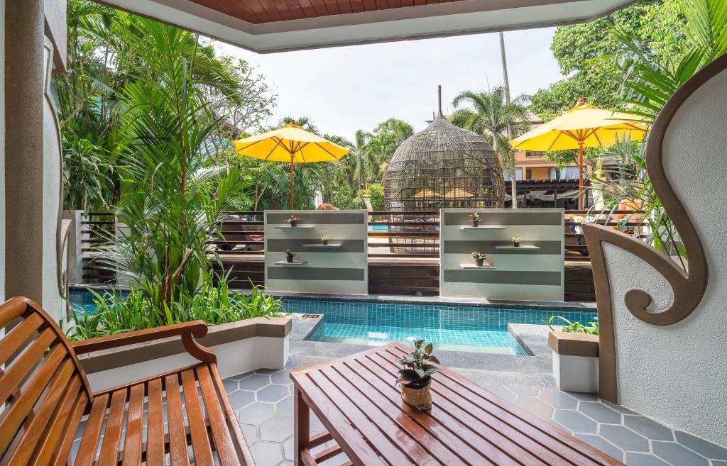 Бассейн в Aonang Princeville Villa Resort & Spa - GHA WellHotel-Halal Certified, Krabi, Thailand или поблизости