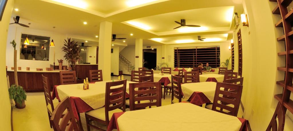 Restaurace v ubytování Antares Dhangethi & Spa