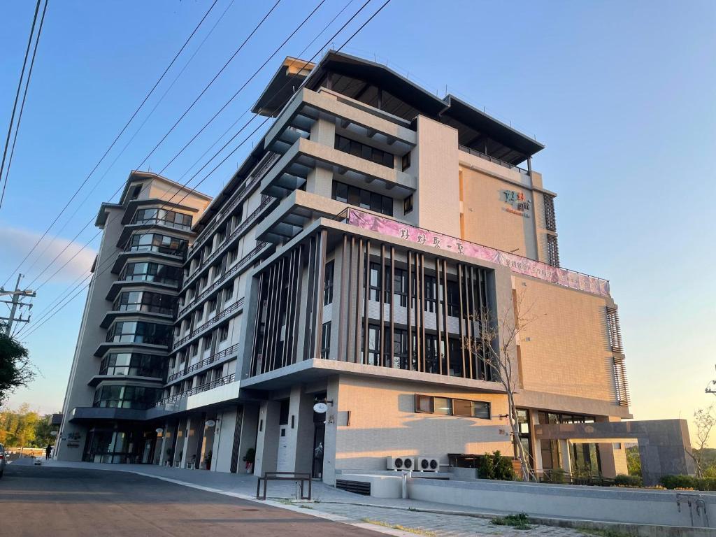 a tall building on the side of a street at Golden W Hotel in Shalu