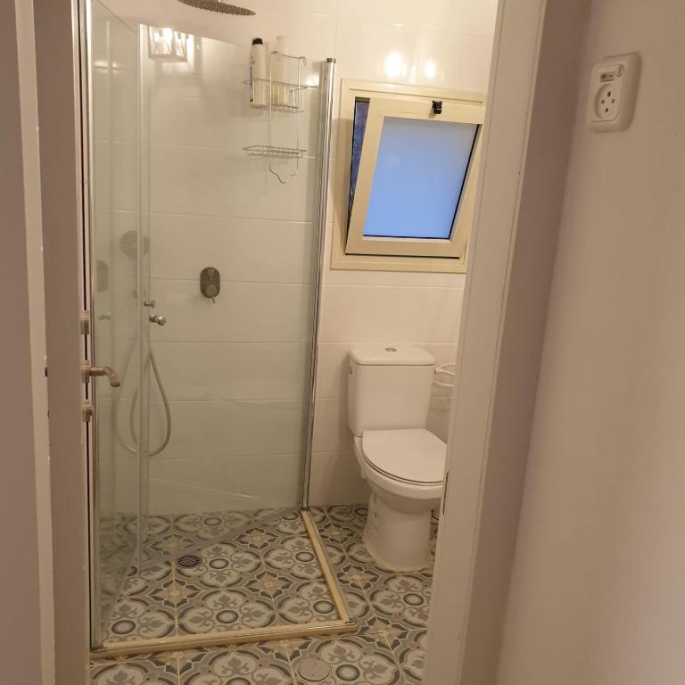 Een badkamer bij Moonlight Suite Arad צימר אור הירח, ערד