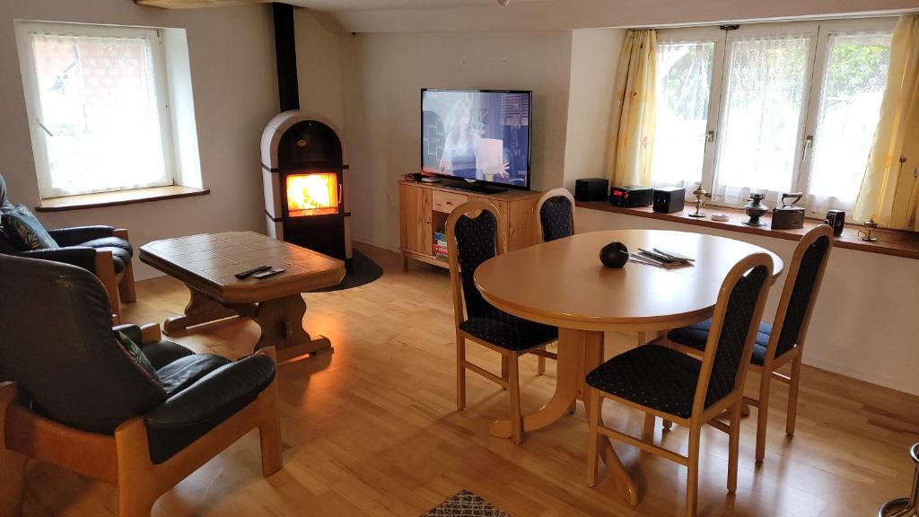 TV a/nebo společenská místnost v ubytování aschis Lodge 2
