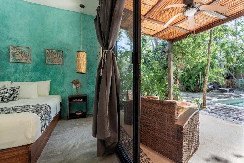 Postel nebo postele na pokoji v ubytování Trece Lunas Tulum - Enchanted Resort