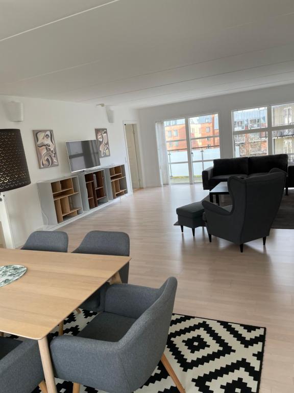 Posezení v ubytování CITY LUX APARTMENT, 2 FULL BATHROOMs, 4th