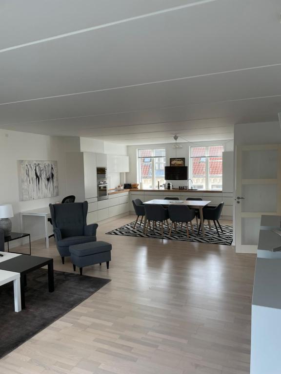 a large living room with a table and chairs at CITY LUX APARTMENT, 2 FULL BATHROOMs, 3v in Copenhagen
