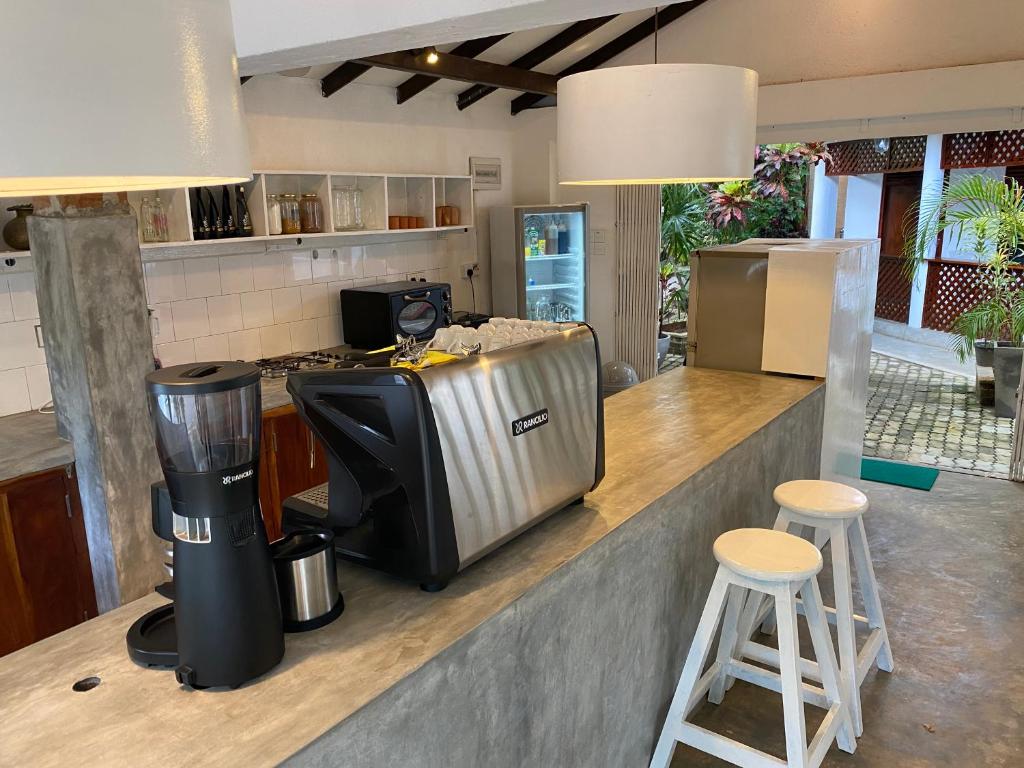 Kuchyň nebo kuchyňský kout v ubytování Una Beach Hotel & OLU Cafe