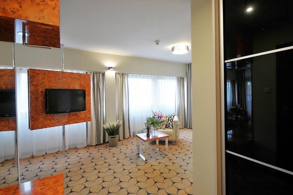 Televízia a/alebo spoločenská miestnosť v ubytovaní 209 w ROYAL TULIP SAND przy plaży DOBRUK APARTAMENTY
