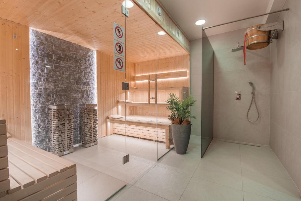 Kúpeľňa v ubytovaní ApartSerwis - Gorące Źródła Apartament Lodowa Kopa 1