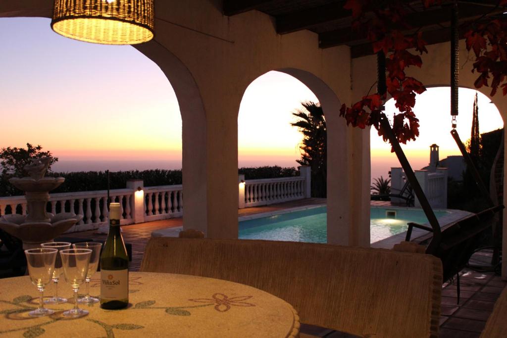 Bazén v ubytování Villa Tranquila - Costa del Sol - Great Seaview - Priv Pool - 3 bed nebo v jeho okolí