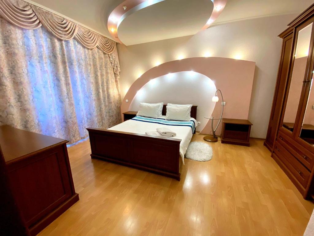 a bedroom with a bed with an arched ceiling at Elite apartment with jacuzzi bath in Dnipro