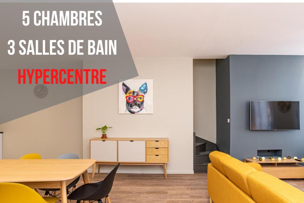 TV a/nebo společenská místnost v ubytování LE DUPLEX - T6 COEUR DE ViLLE