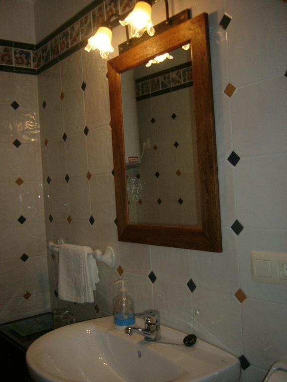 A bathroom at Casa Rural Morada Maragata