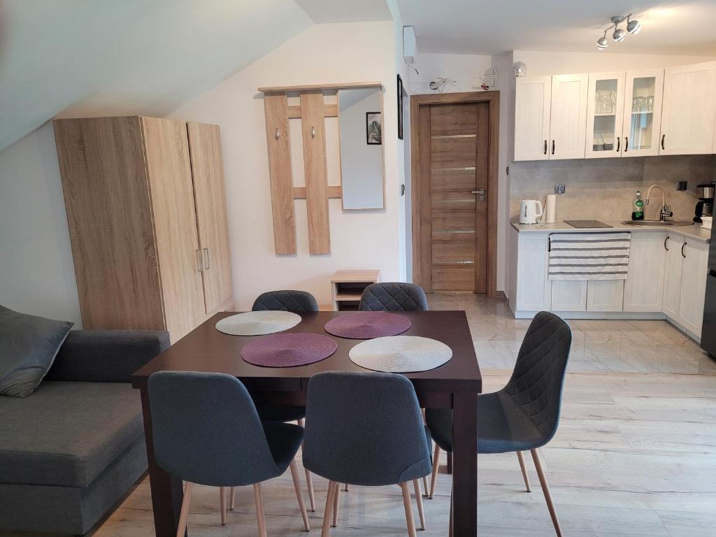 Kuchyň nebo kuchyňský kout v ubytování Apartamenty Wisła Lipowa 16-4D