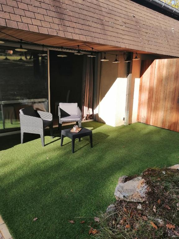 Zahrada ubytování LAPAUSEDEGOUT piscine chambres climatisées jacuzzi terrasse