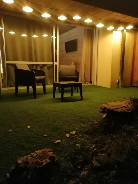Zahrada ubytování LAPAUSEDEGOUT piscine chambres climatisées jacuzzi terrasse