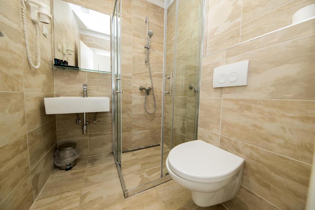 Rocky Beach Rooms - 10